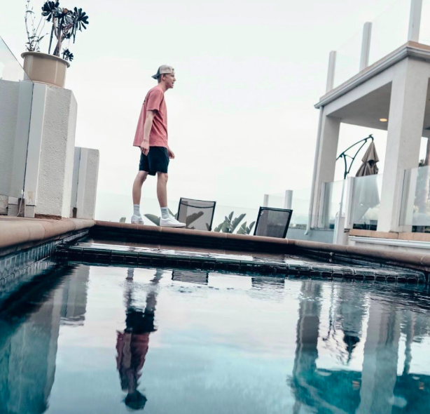 How This Entrepreneur Made $1 Million Through Social Media