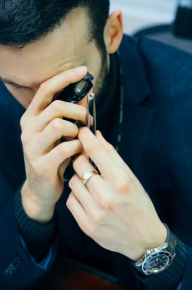 Daniel of Fifth Avenue: A Family-run Diamond House, Specializing in Natural Diamonds and Custom Engagement Settings