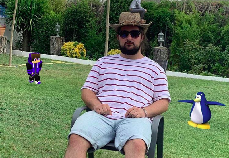 Spanish Instagrammer, Carlos Cantero, is Gaining Popularity for Sharing his Daily Life in a Humorous Fashion
