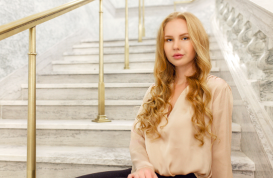 Multi-6 Figure Online Entrepreneur McKenzie Young Will Coach You to Success