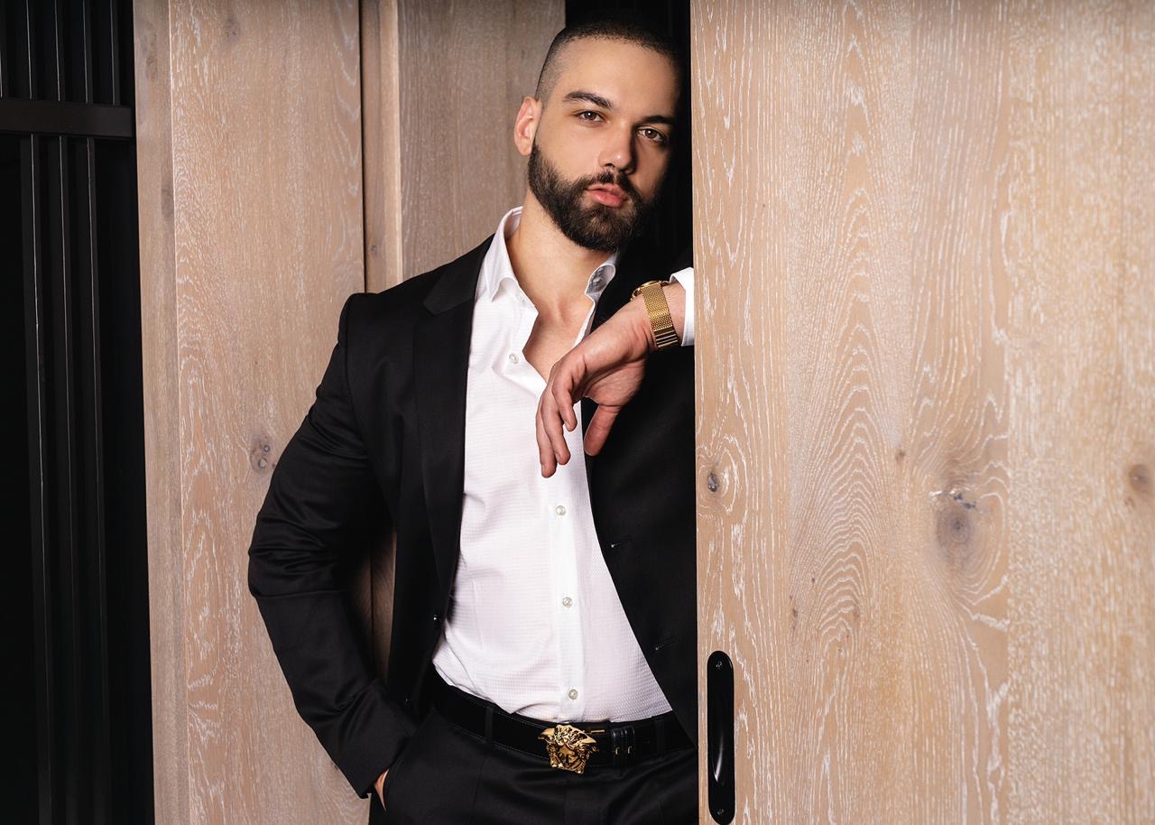 20-year-old digital millionaire Damian Prosalendis: “Don’t go to school if you want to get rich, just listen to other rich people.”