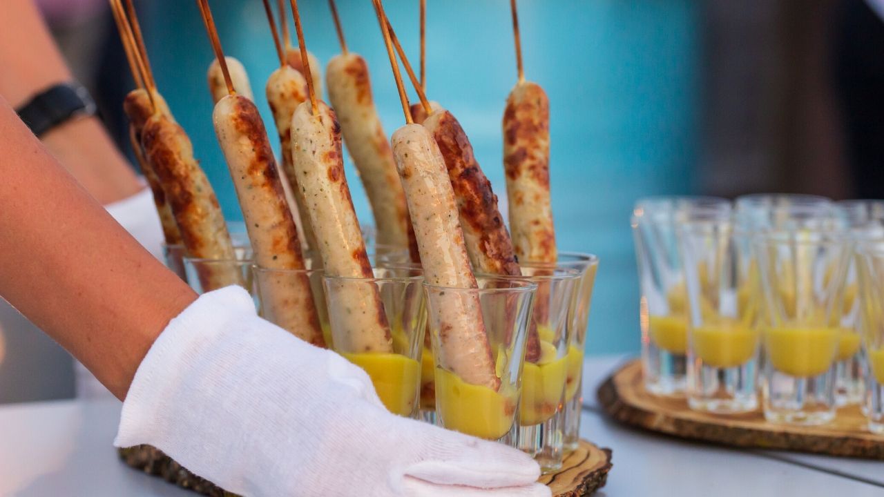 Expert Caterers Share 3 Tips to Handle Food During the COVID-19 Pandemic