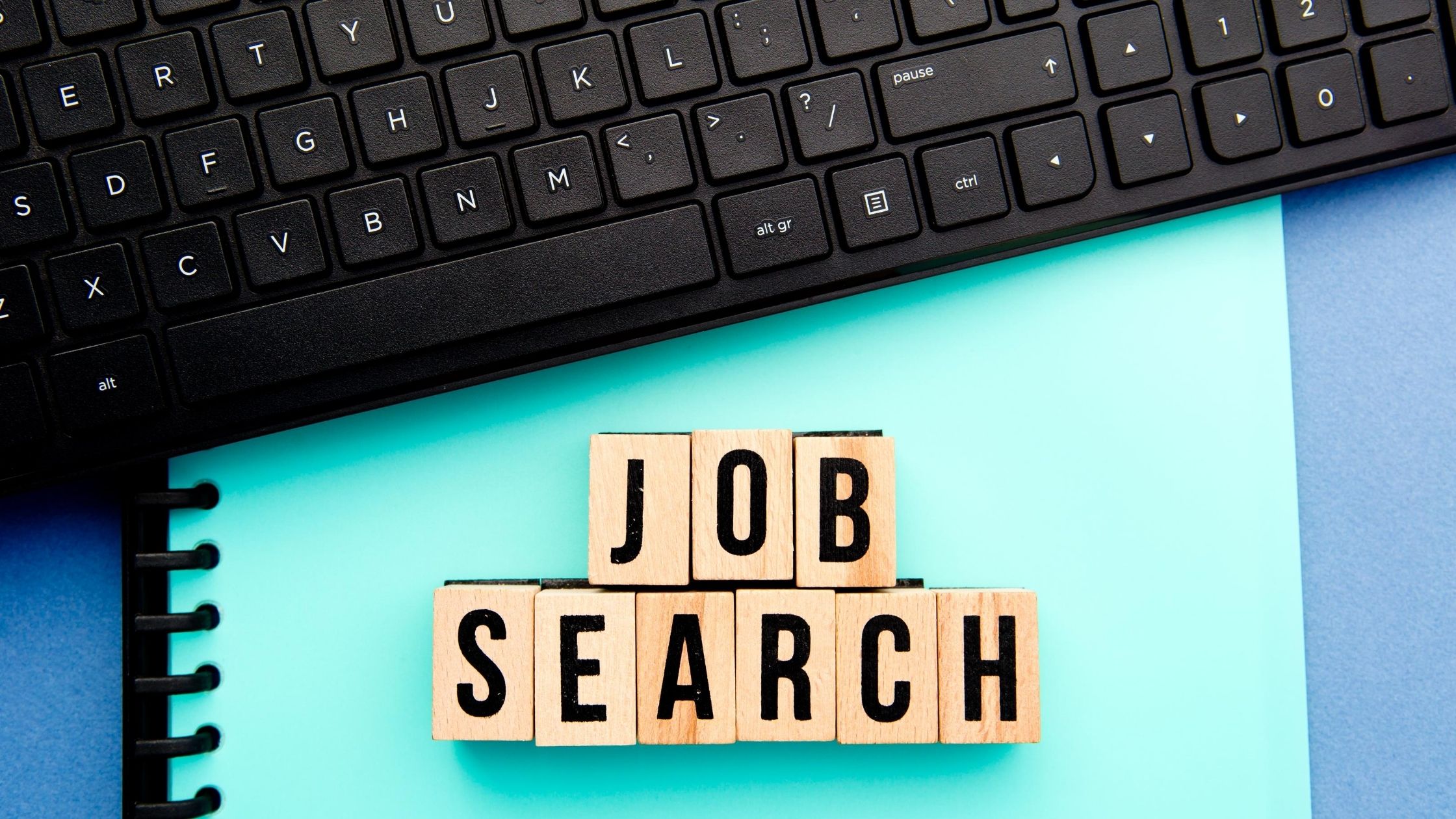 A lot of Young Indian People are Keeping Up with Jobs through Free Job Alerts