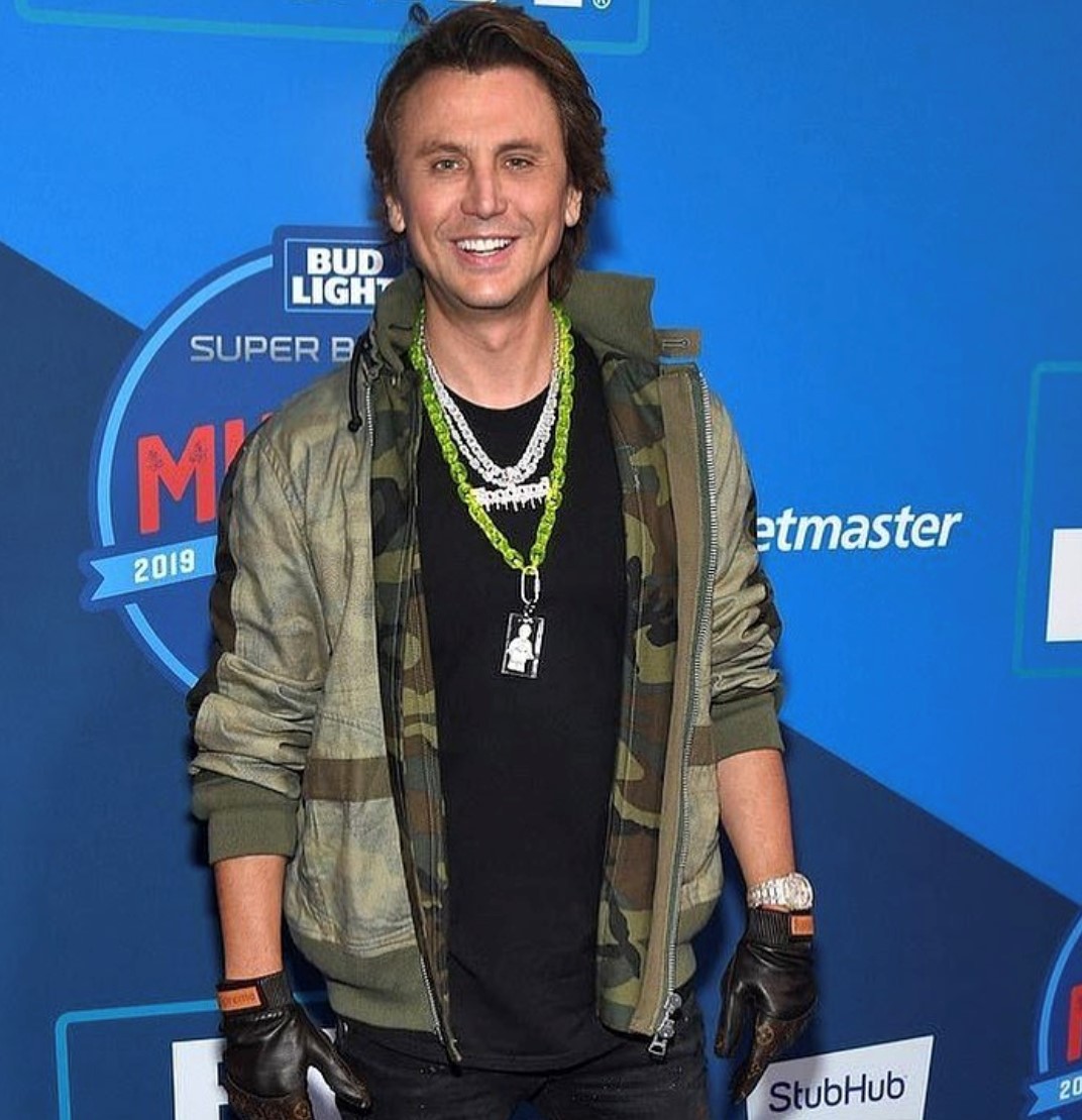 Global celebrity Foodgod inks deal with CanaFarma for upcoming line.