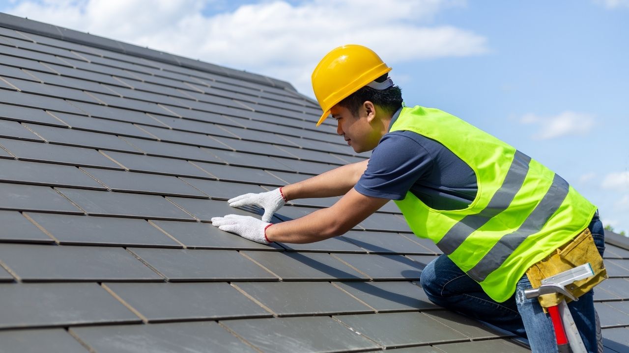 Hiring a Commercial Roofing Contractor is Better Than Doing it Yourself