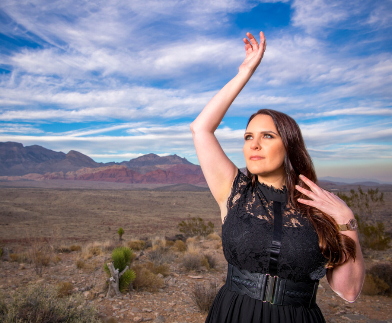 Three-Card Psychic Readings Prove to Be Just the Ticket for Dallisa Hocking