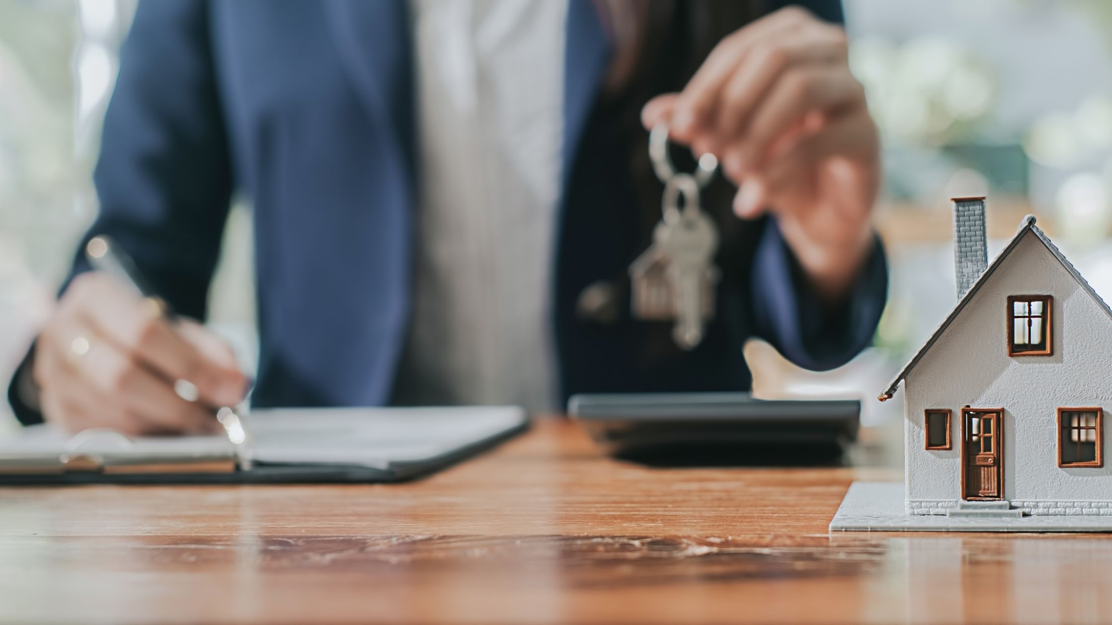 Conveyancing Service Helps People to Handle the Legal Work While Selling or Buying any Property