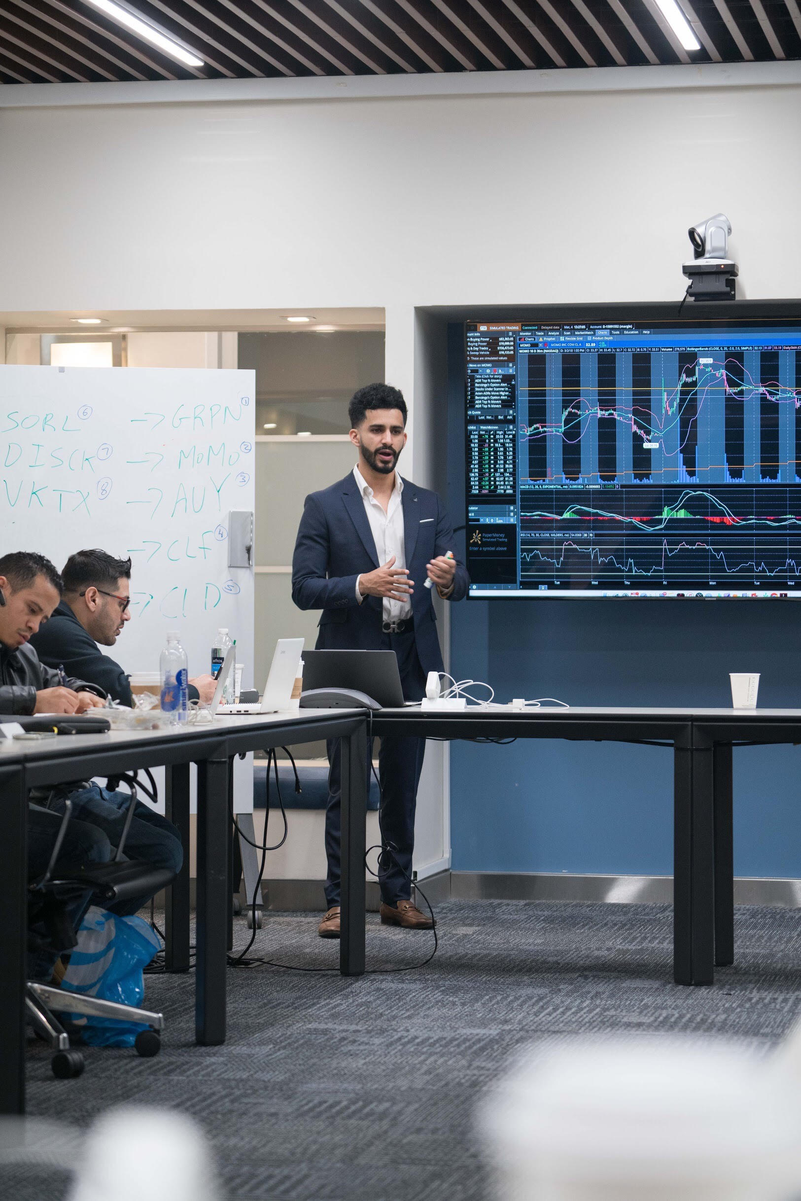 Umar Ashraf Discloses his Achievement of Building a Community of Over 2000 Members on Stock Market Lab