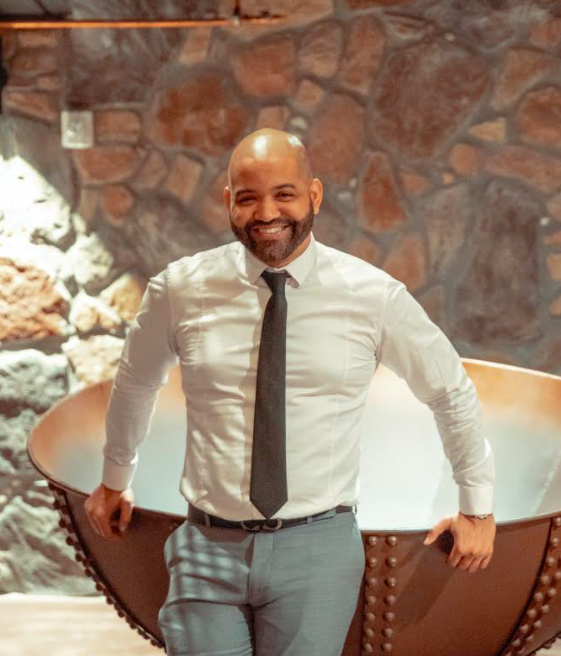 Barber Maestro And Hairline Saviour – Erik Roberto