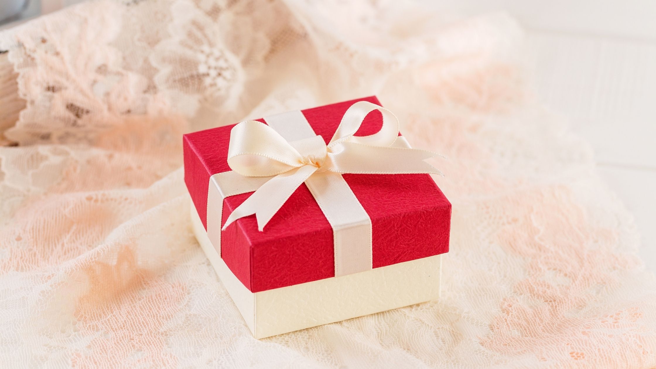 Gray & Sons Jewelers are Offering Christmas Gift Ideas to Select a Unique Gift for a Loved One