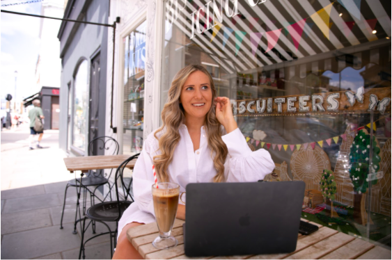Why Digital Marketing Expert and Owner of Social Static, Elizabeth Prairie, Says “It’s All About Distinct Visual Presence Today”