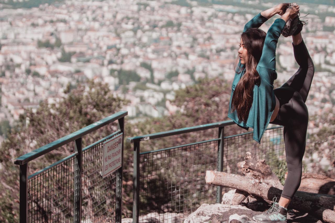 Yoga instructor Eylin Pérez finds inner peace through her persistent practice, reveals why one must rise with the sun