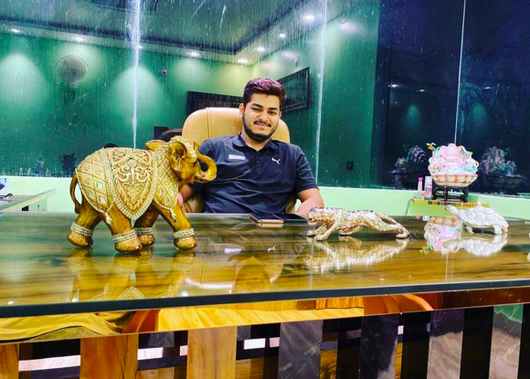 Ayush Manraj, A charismatic and classy personality ruling the social media!!