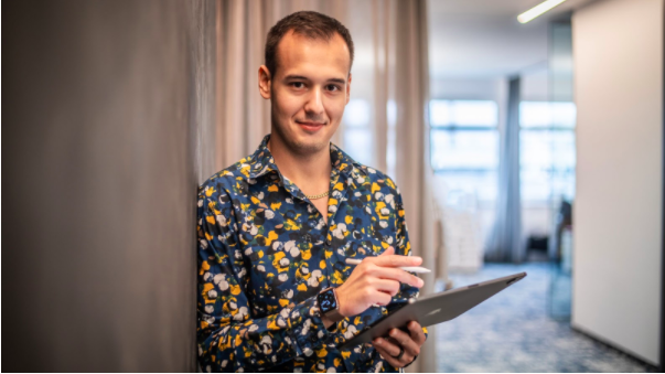 Marcel Sattler: How to scale using Linkedin and Google Ads… while avoiding all the landmines and sinkholes ready to put you out of business
