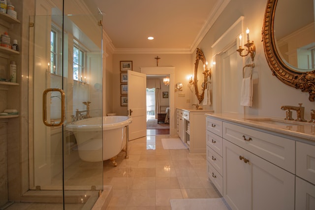 Benefits of Having an En-Suite Bathroom at Home