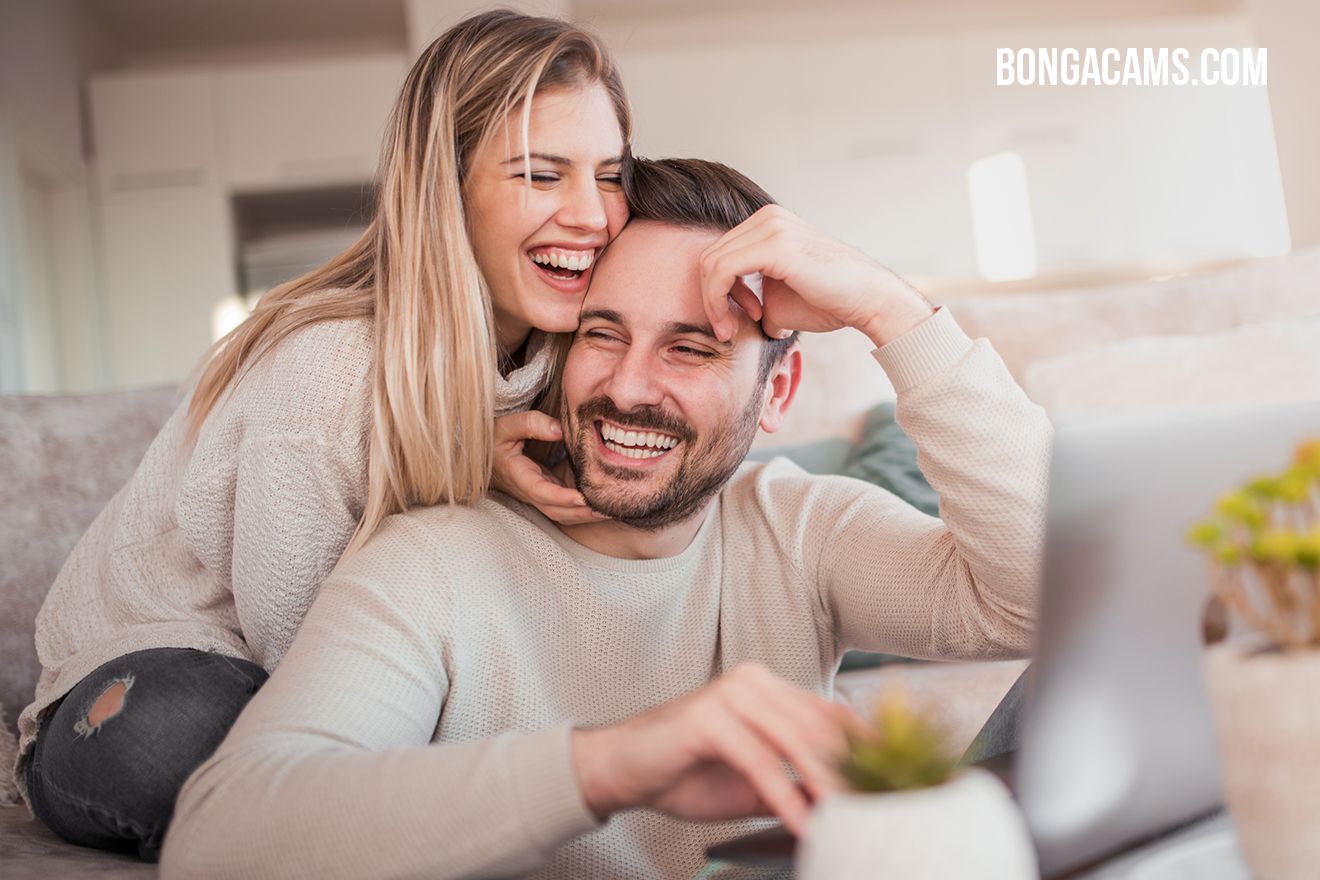 A female journalist conducted an experiment: she registered on the webcam site BongaCams and earned $1920!