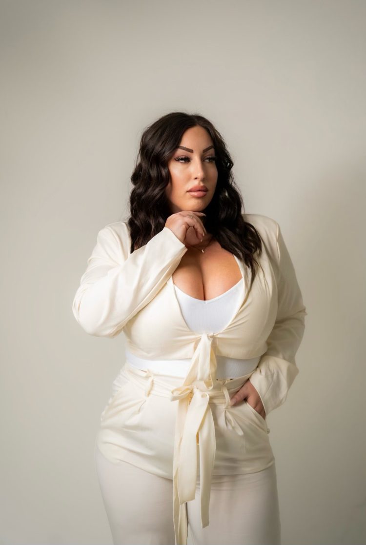 Meet Alisha Armstrong: a Millenial Business Woman Making her Impact By Helping the Masses Make an Income