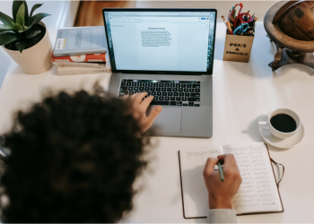 The 10 Rising Authors to Watch in 2022