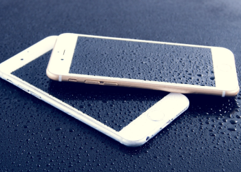 5 Ways to Know If Your iPhone Is Water Damaged Even If It’s Water-Resistant