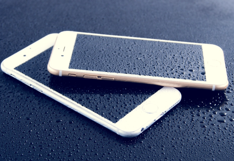 5 Ways to Know If Your iPhone Is Water Damaged Even If It’s Water-Resistant