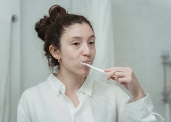 How to Get Rid of Dental Plaque at Home