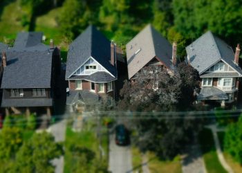 How To Take Care Of An Old And Damaged Roof?