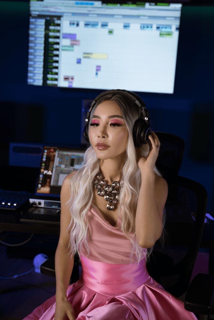 Abigail Spenser Hu, a talented singer, songwriter, and influencer on the rise
