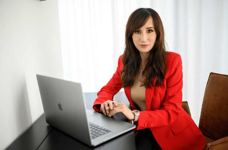 Navigating Workplace Conflict: best practices for navigating workplace conflict, including how to address conflicts proactively, communicate effectively, and find mutually beneficial solutions with an HR business consultant