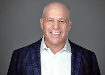 Scott Manthorne, Industry Leader and Social Entrepreneur Discuss ‘The Network Effect: Stories from The Inside Circle’.