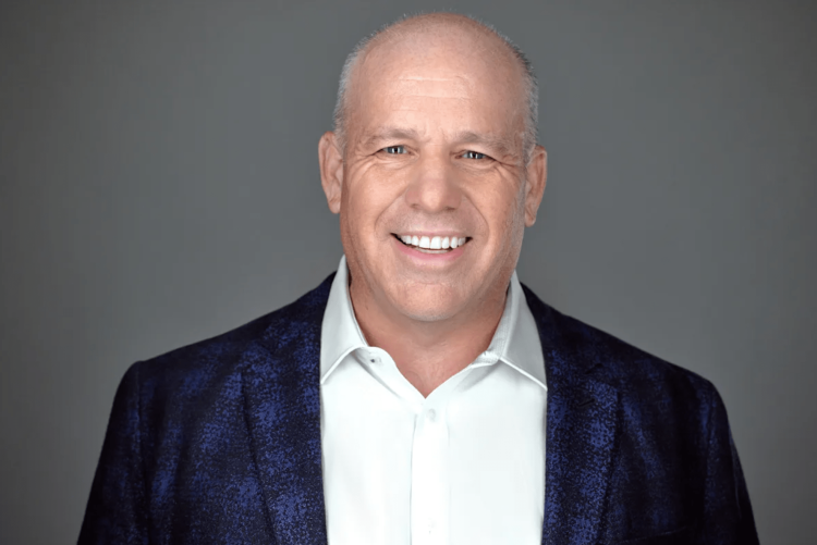 Scott Manthorne, Industry Leader and Social Entrepreneur Discuss ‘The Network Effect: Stories from The Inside Circle’.