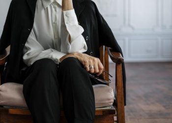 What to Consider When Hiring a Lawyer: Top Tips for Making the Right Choice