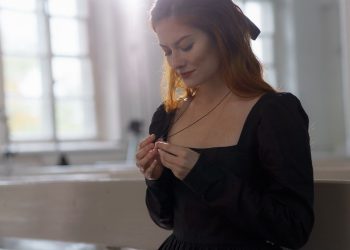 Ways to Accessorize Your Black Dress