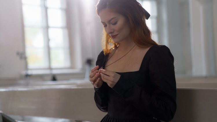 Ways to Accessorize Your Black Dress