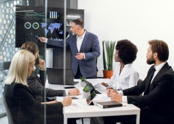 Balancing Innovation and Compliance: Eric Hannelius Shares Lessons from Fintech Leadership