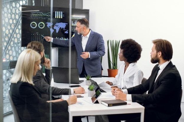 Balancing Innovation and Compliance: Eric Hannelius Shares Lessons from Fintech Leadership