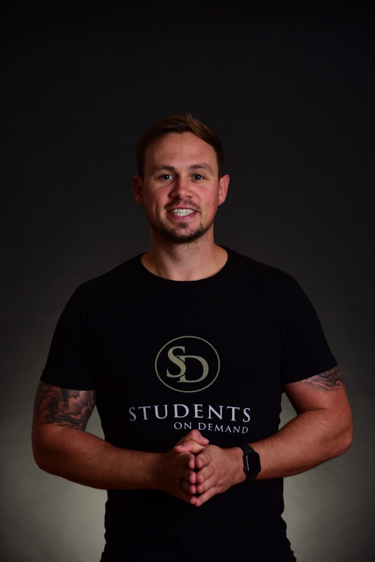 From Teaching to Entrepreneurship: How Elliot Phillips is Empowering Teachers to Build Online Businesses