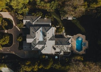 The Role of a Luxury Property Manager: More Than Just Maintenance