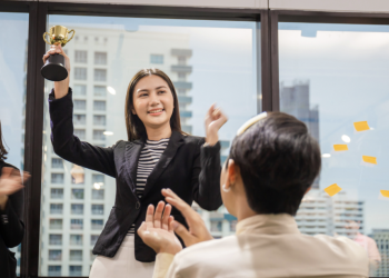 Corporate Awards: Whether It’s A Trophy Or Plaque, Learn How To Receive A Recognition Award For Your Company