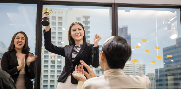 Corporate Awards: Whether It’s A Trophy Or Plaque, Learn How To Receive A Recognition Award For Your Company
