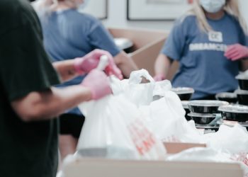 Rabbi Ranon Teller Discusses 5 Creative Ways to Give Back to Your Community and Make an Impact