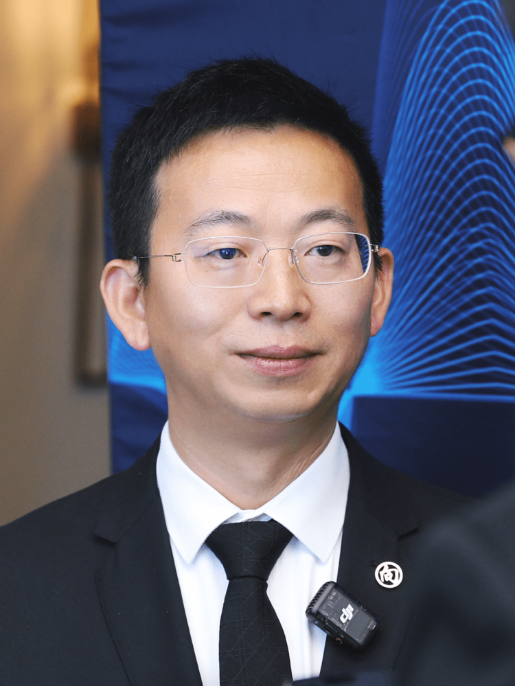 From Controversy to the Global Stage: How Chinese Economist Lingyun Xiang Earned Respect Through Real-World Solutions