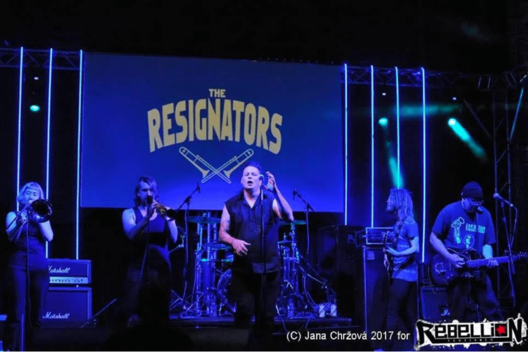 From Garage to Global: How Independent Bands Build International Audiences