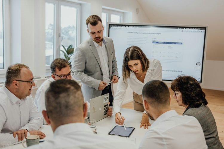 Rebecca Barraclough Highlights the Power of Knowledge Management in Reducing Organizational Risks
