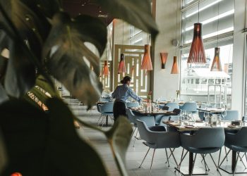 Why Restaurants Need Custom AI: How VoiceBit Is Seamlessly Changing AI for Restaurants